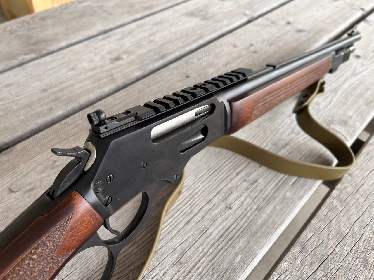 Picatinny Rail with Integrated Peep